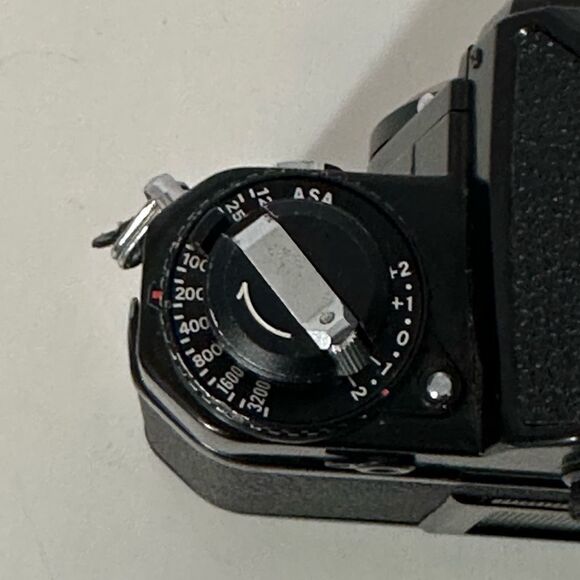 Vintage Nikon FE 35 mm SLR film camera body - Picture 5 of 9